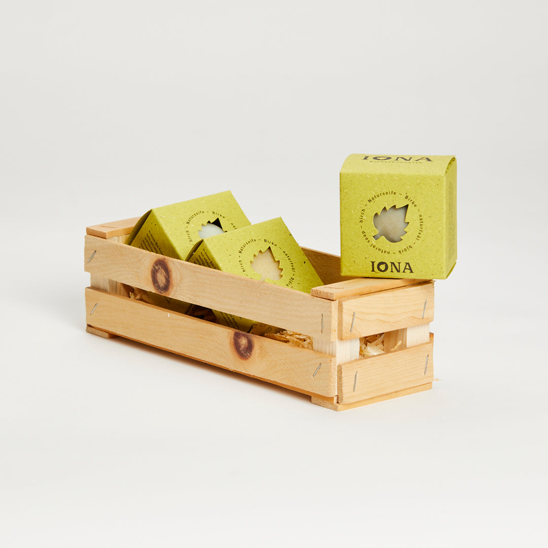 Låda av cembratall med 3 björktvålar (anpassningsbar)