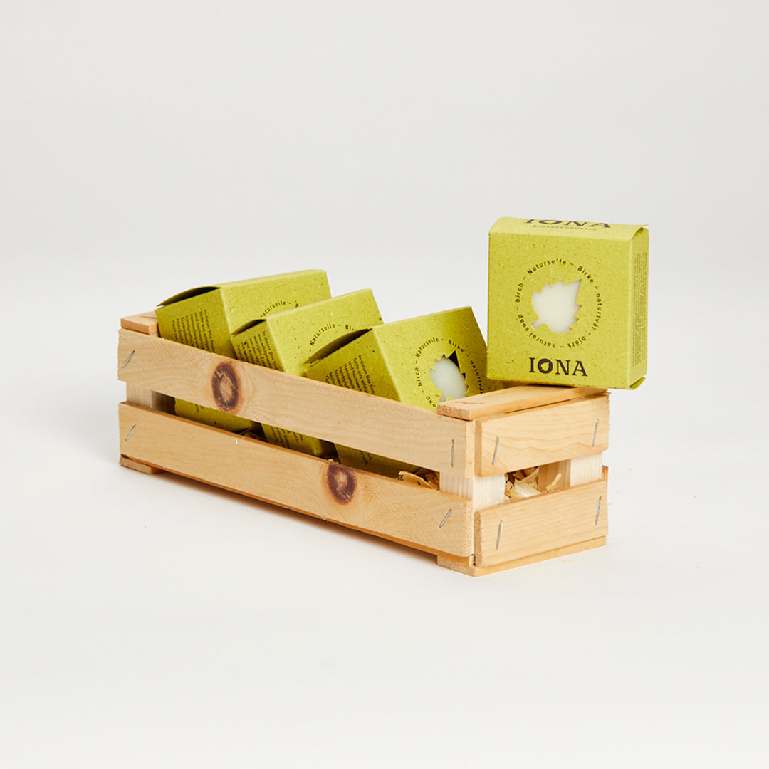 Låda av cembratall med 4 björktvålar (anpassningsbar)