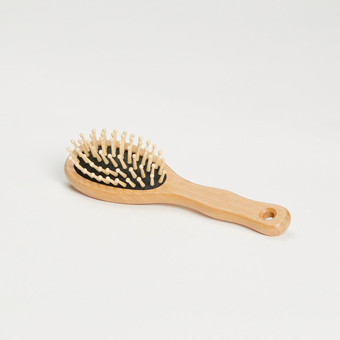 Hairbrush with round wooden knobs